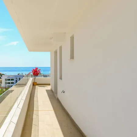 Apartment One-80 2440 Estepona